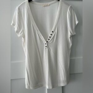 Love stitch ribbed fitted v-neck tee size Large